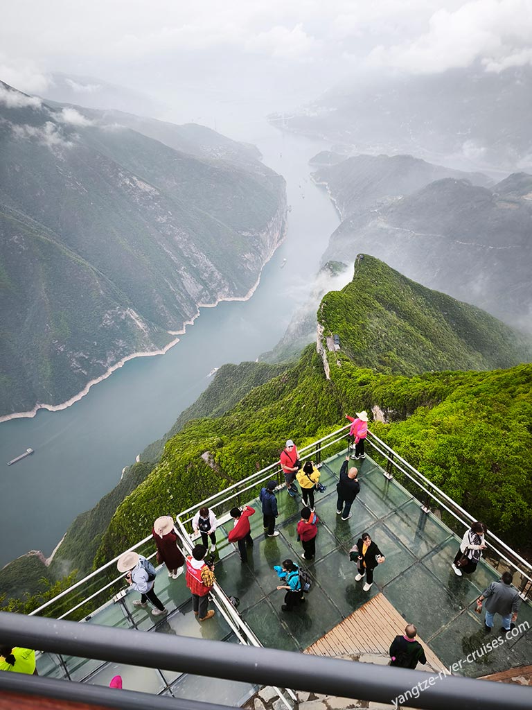 Clare and James Enjoyed the Shore Excursions Arranged by Century Legend in April 2025 Yangtze China Tour Review