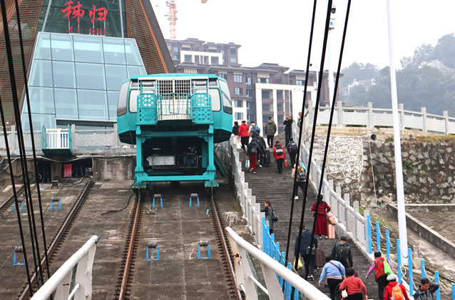 Three Gorges Cruise - Upstream