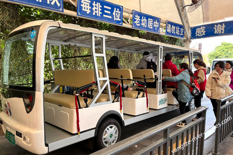 Sightseeing Bus in Three Gorges Dam Site