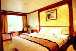 Deluxe Suite on Yangtze River Cruise Ship 