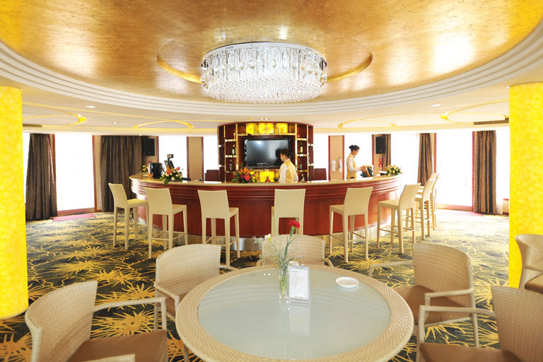 Bar on Changjiang Cruises