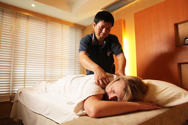 Enjoy Chinese massage on Victoria Cruises