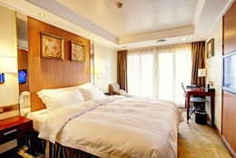 Deluxe King-size Bed Cabin