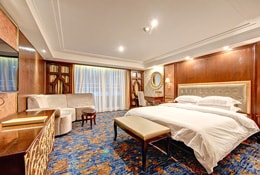 Executive King-size Bed Cabin