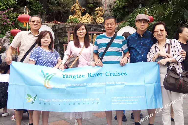 Travel with yangtze-river-cruises.com