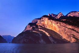 Gigantic Rock of Wu Gorge 