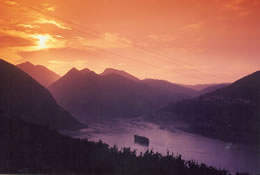 Sun Rise Landscape of Wu Gorge 