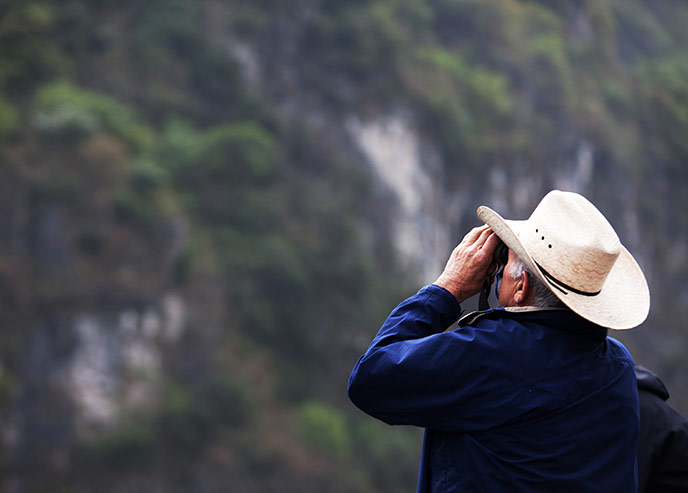 Appreciate Three Gorges Scenery on Sun Deck of Yangtze Explorer